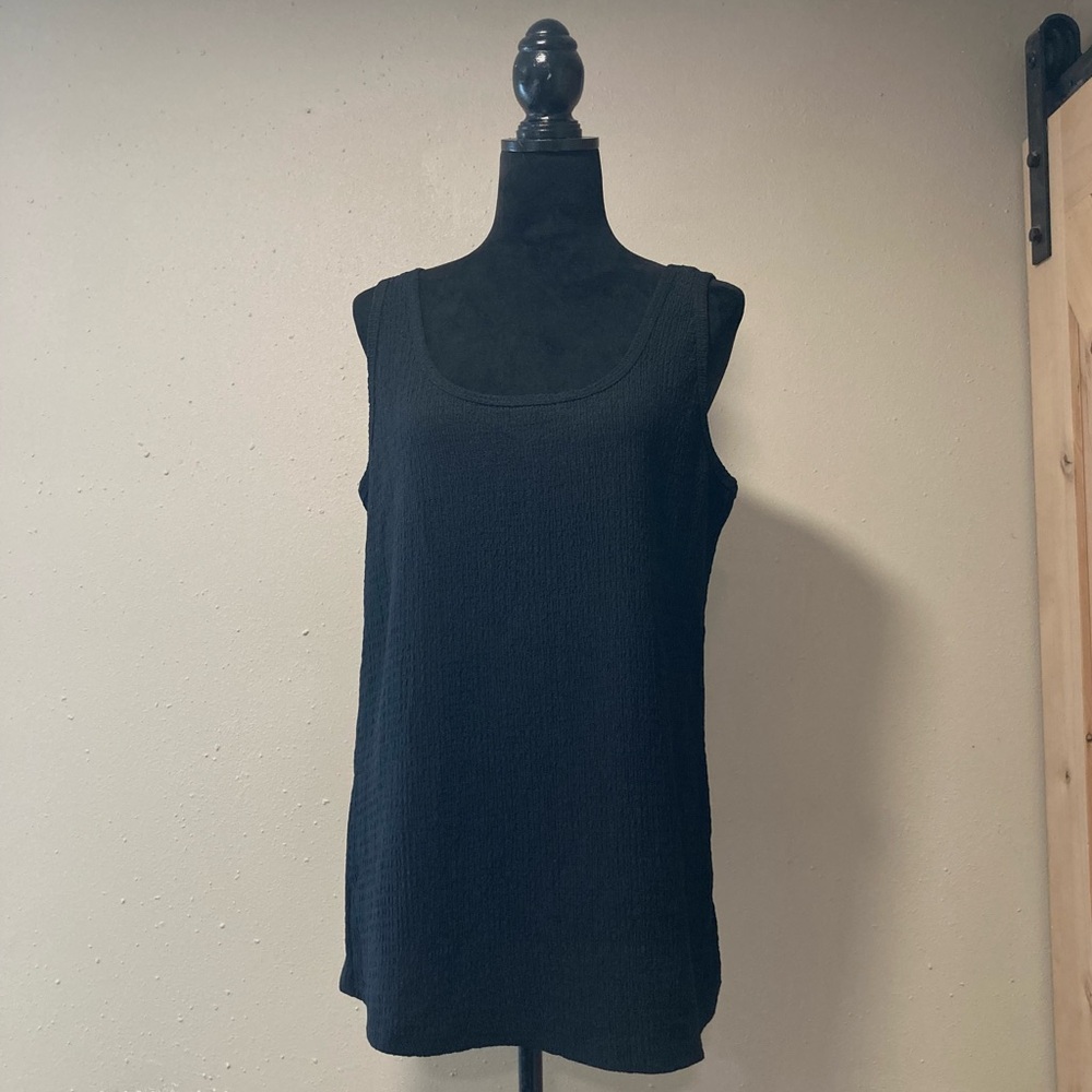 Torrid 2X Black Sleeveless Tank Top Scoop Neck Textured Fabric - Picture 2 of 13